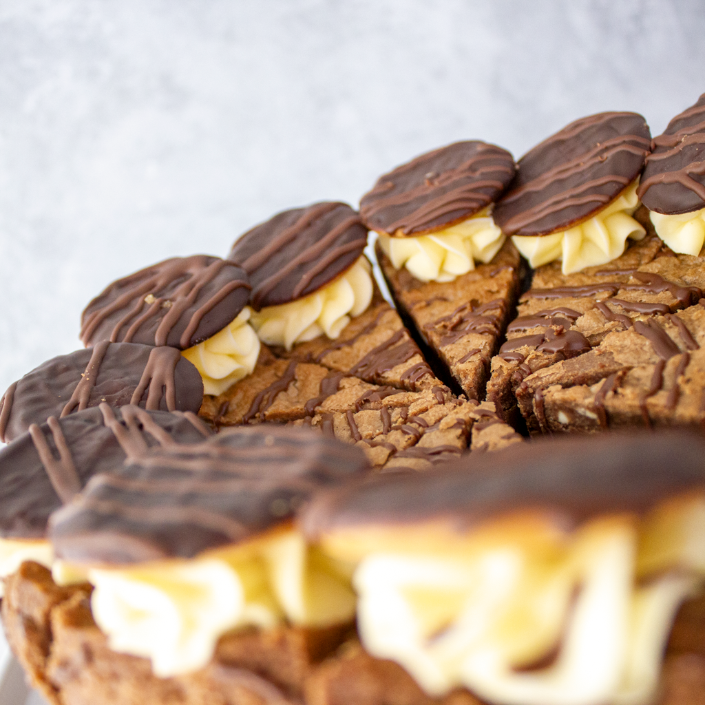 PREORDER - Full Jaffa Cake Cookie Pie - 12 Slices