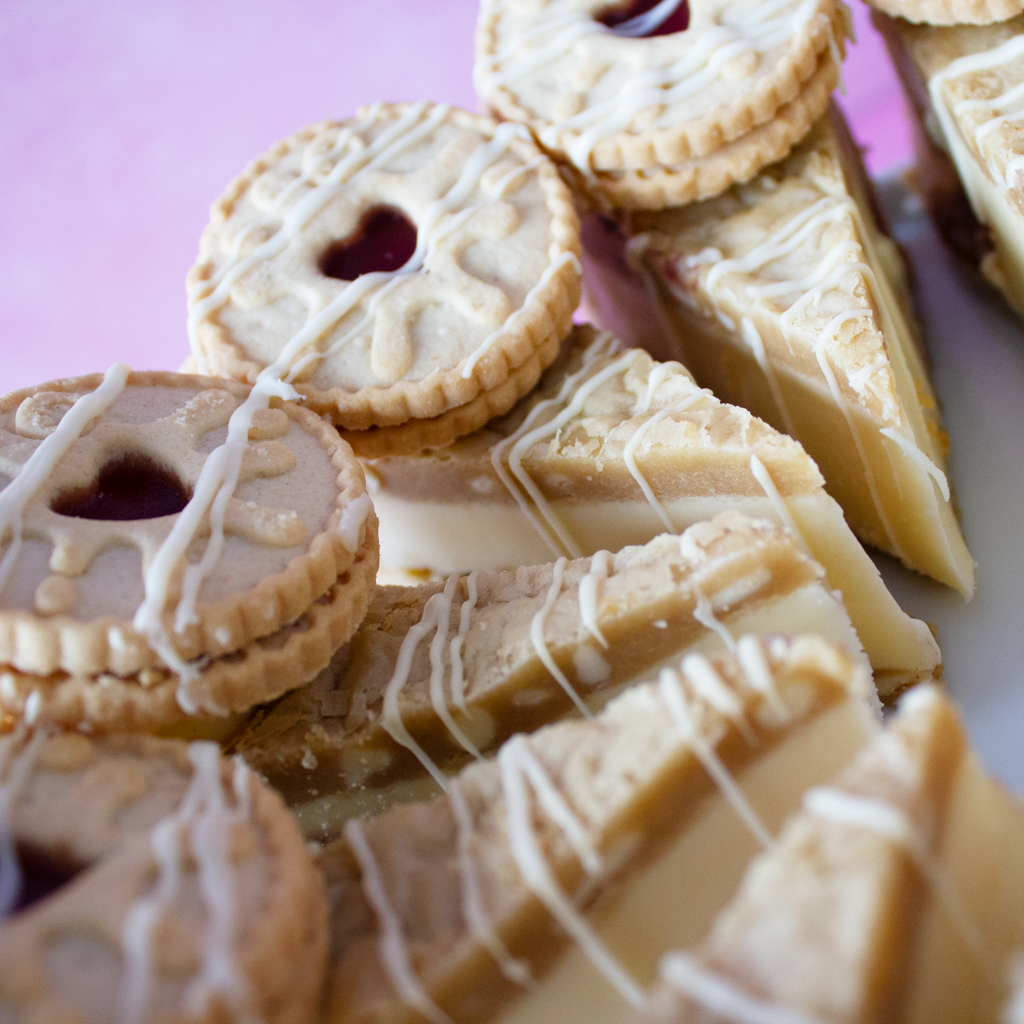PREORDER - Full Jammy Dodger Cookie Pie - 12 Slices