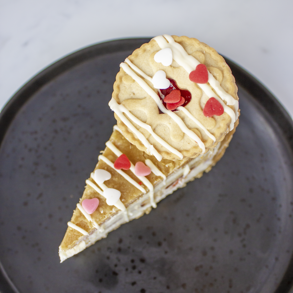 PREORDER - Full Limited Edition Valentine's Jammie Dodger Cookie Pie - 12 Slices