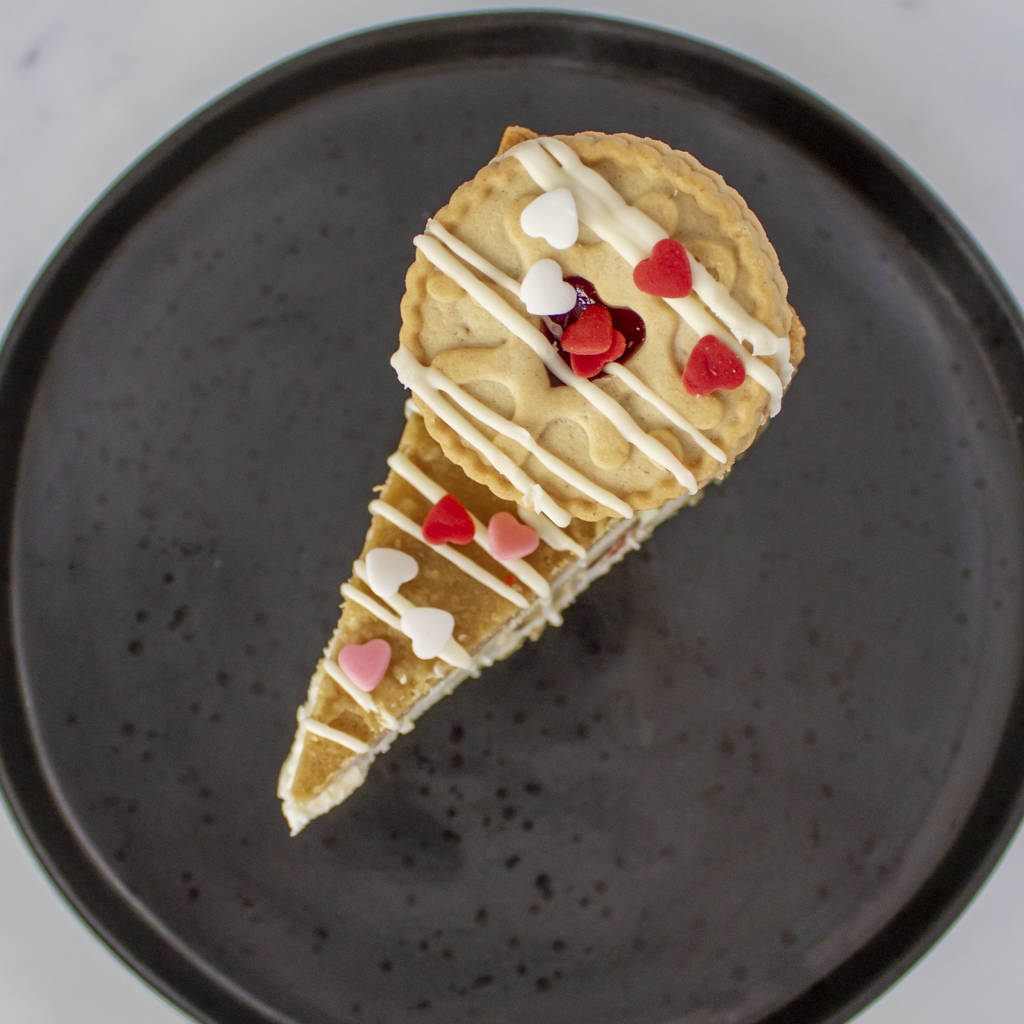PREORDER - Full Limited Edition Valentine's Jammie Dodger Cookie Pie - 12 Slices