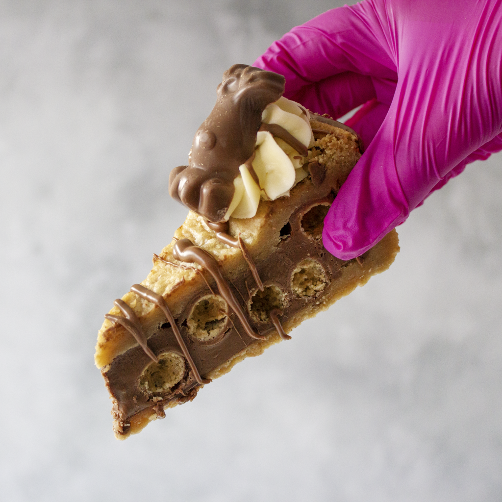 Malteser Reindeer Christmas Cookie Pie Slice