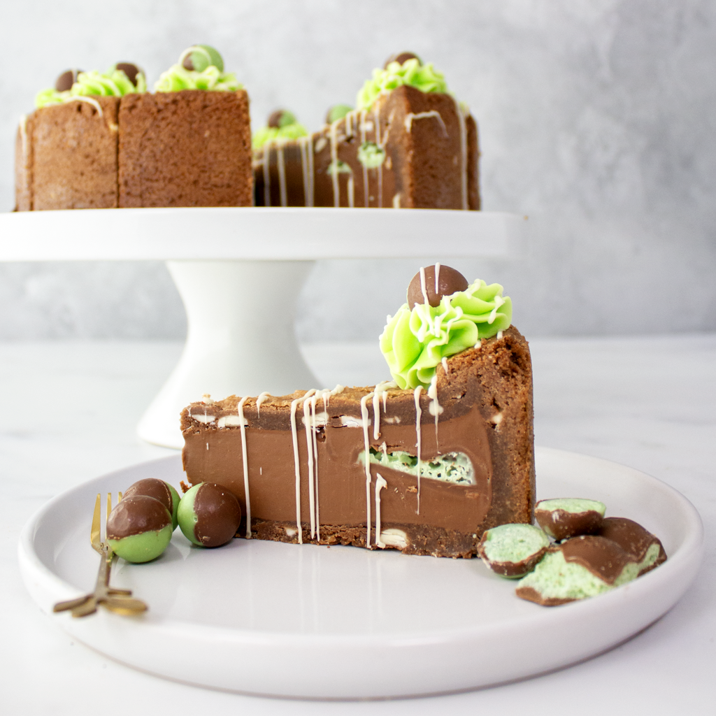 PREORDER - Full Mint Aero Cookie Pie - 12 Slices