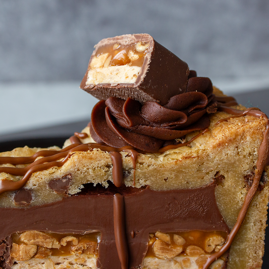 Full Snickers Cookie Pie - 12 Slices