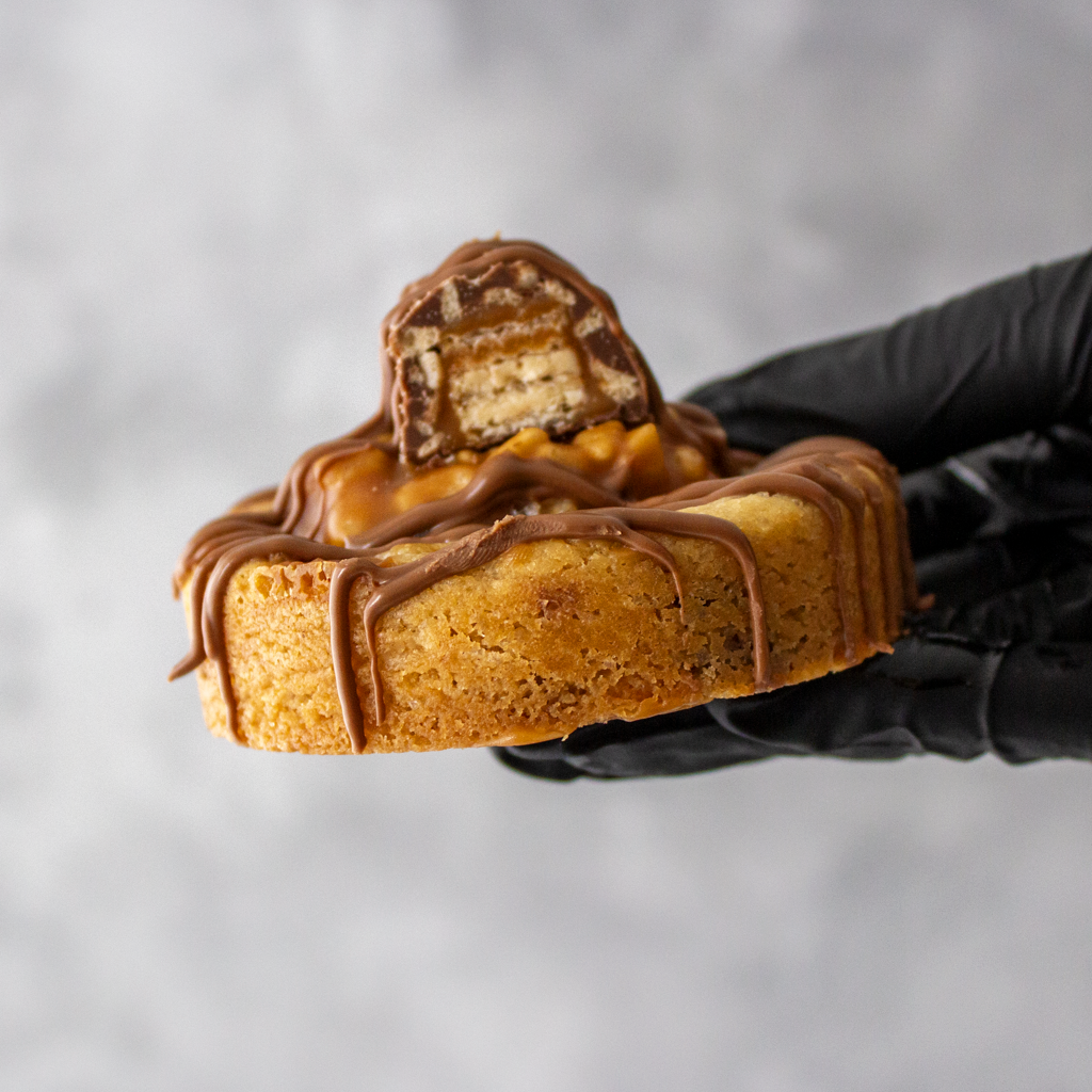 Lion Bar Stuffed Deluxe Cookie