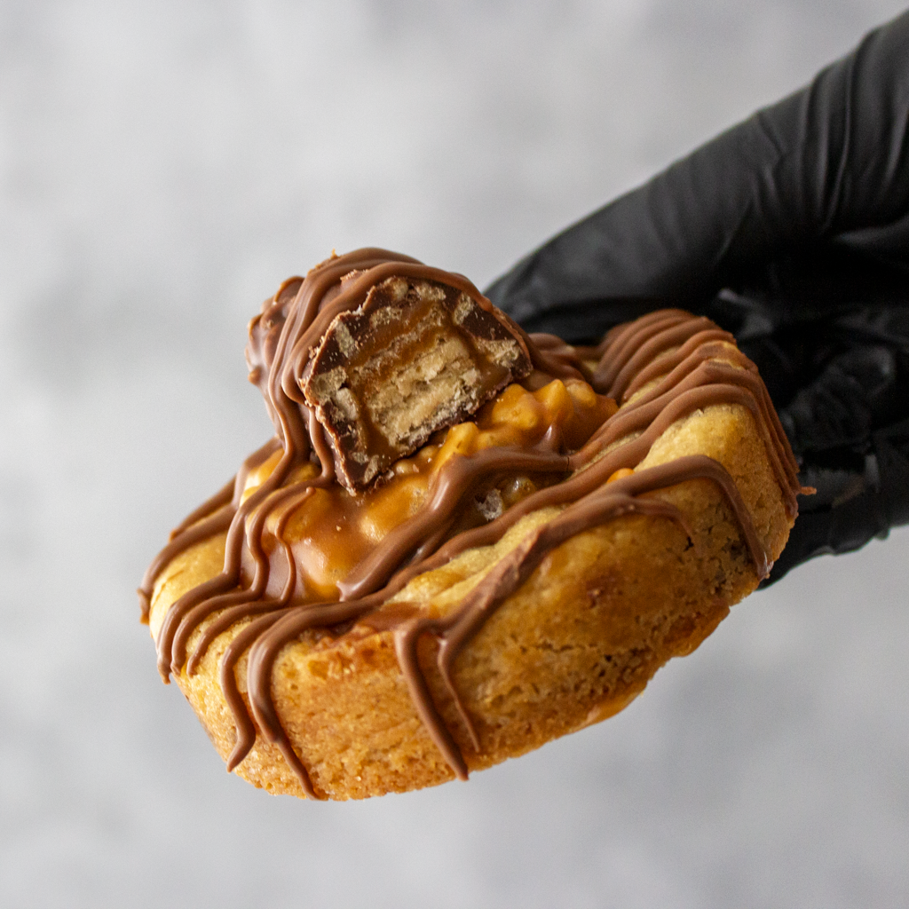 Lion Bar Stuffed Deluxe Cookie