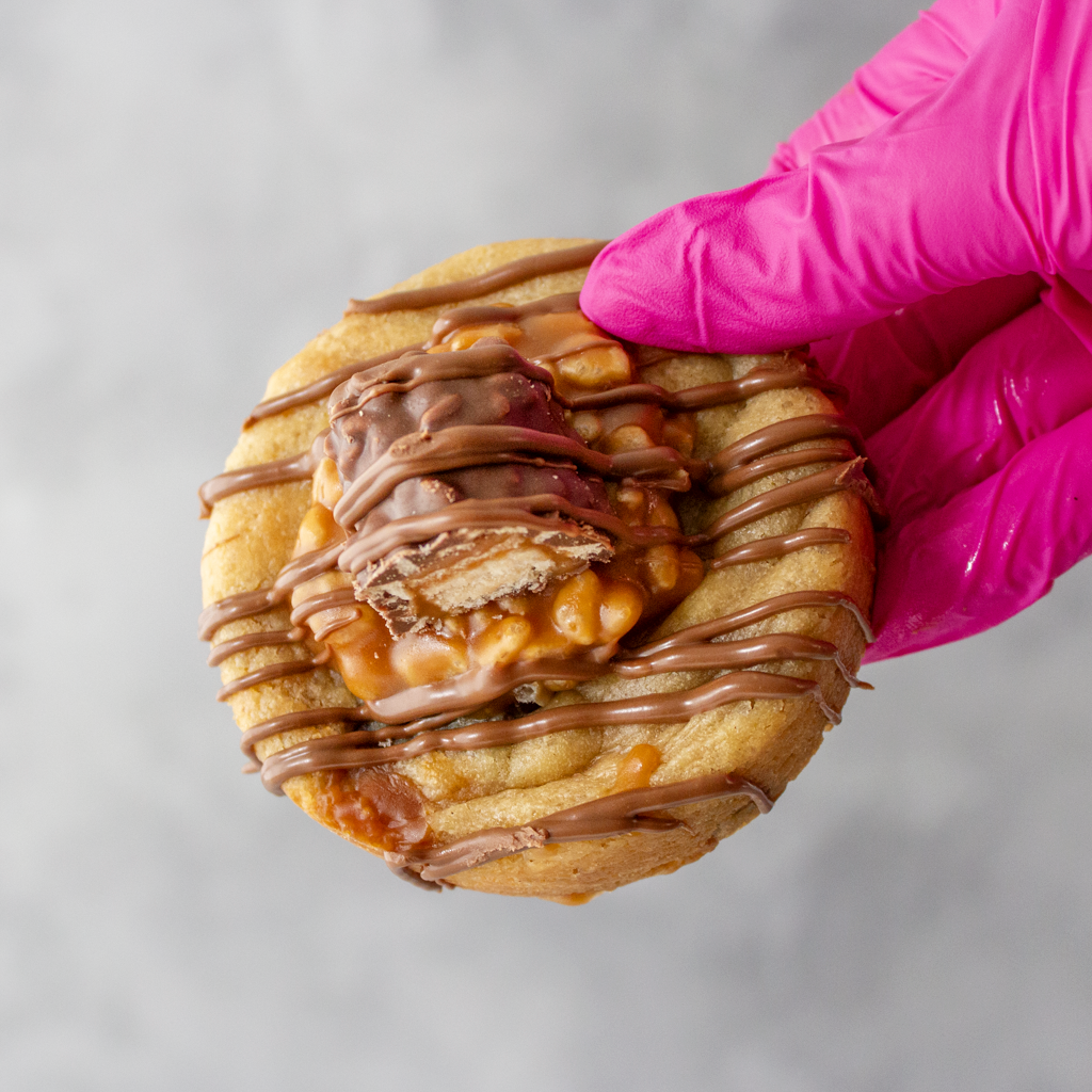 Lion Bar Stuffed Deluxe Cookie