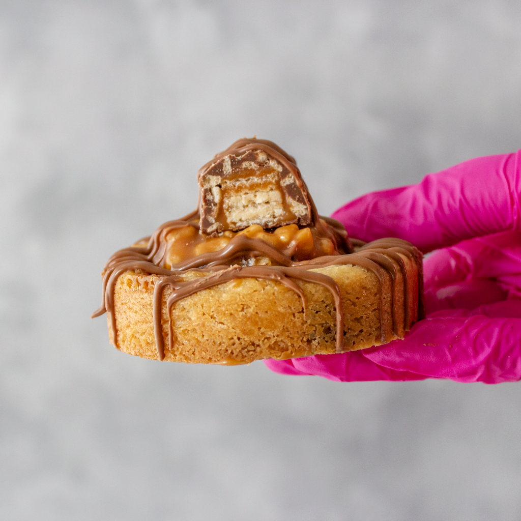 Lion Bar Stuffed Deluxe Cookie