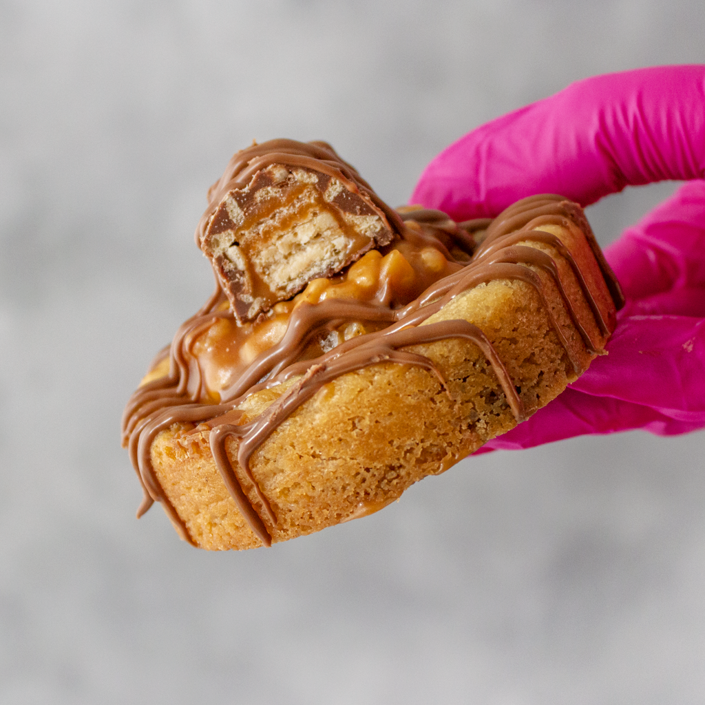 Lion Bar Stuffed Deluxe Cookie