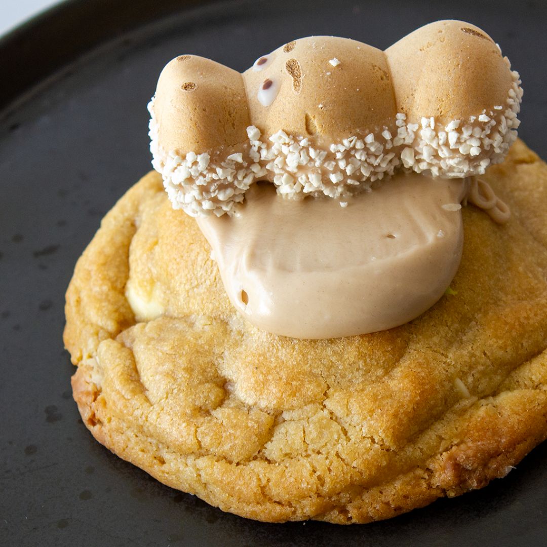 White Bueno Hippo Deluxe Cookie
