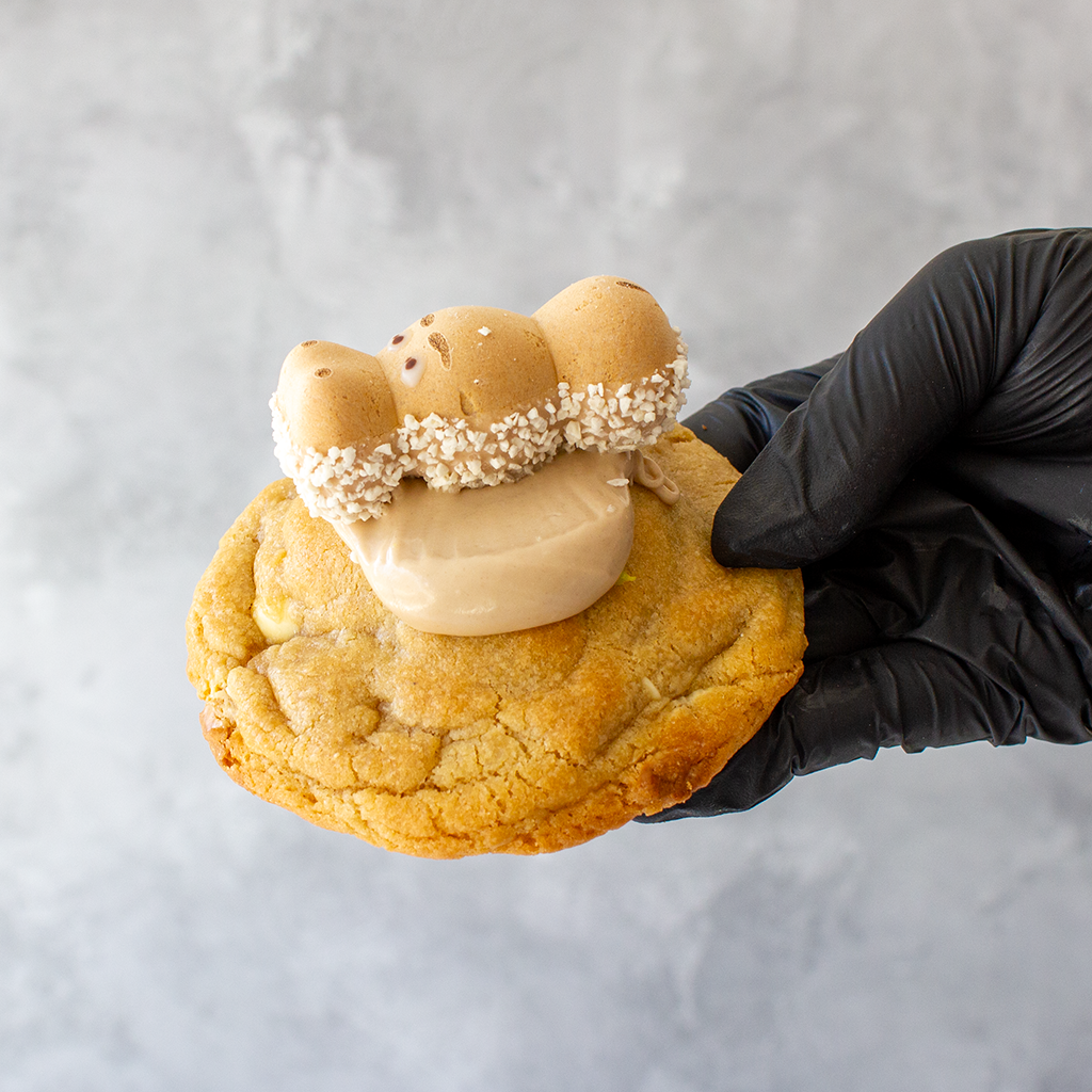 White Bueno Hippo Deluxe Cookie